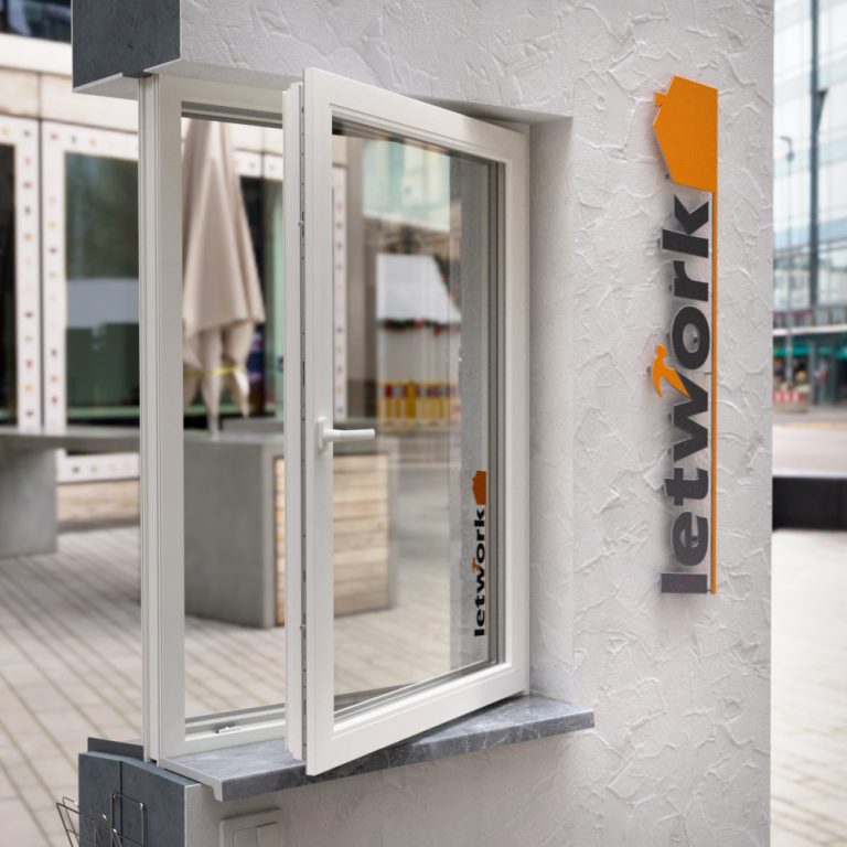 Kunststofffenster Schüco CT70 in Gesamtansicht als Ausstellungsprodukt